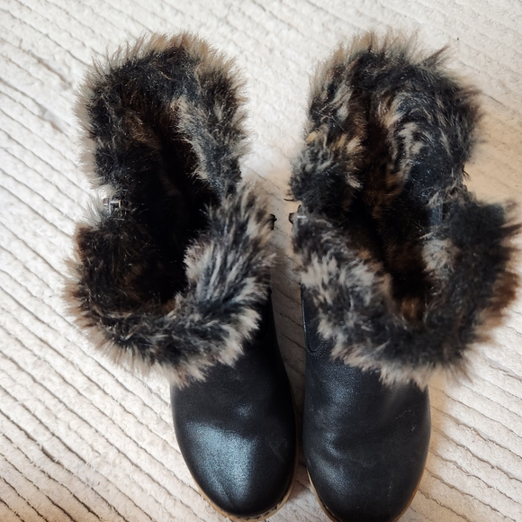 Next Girls Black Faux Fur Trim and Tassel Inner Zip Down Boots Size 13.5 - Picture 5 of 6